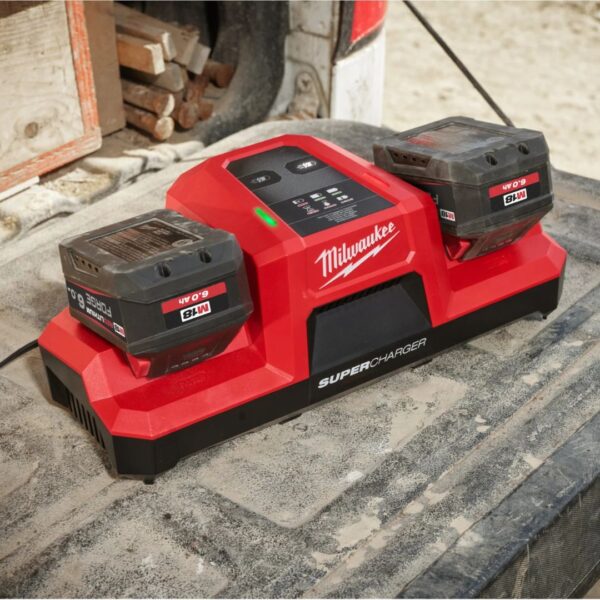 M18™ FORGE™ 12.0 AH Batteries and Charger Kit - Image 2